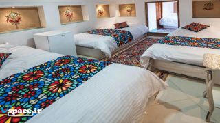 نمای داخلی اتاق رو به بهشت اقامتگاه سنتی خان هرات - یزد